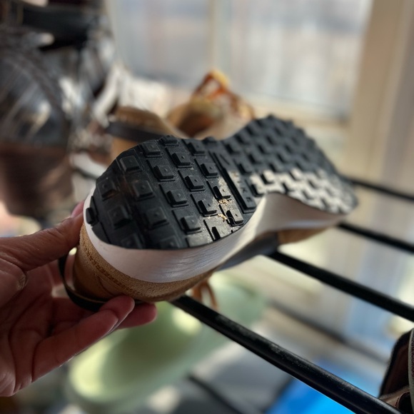 Nike - Picture 3 of 3